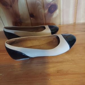 Clarks Black & Tan Ballet Flats